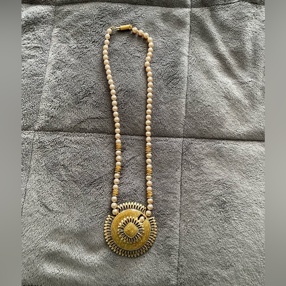 HELENA RUBINSTEIN PARIS statement necklace. Vintage.